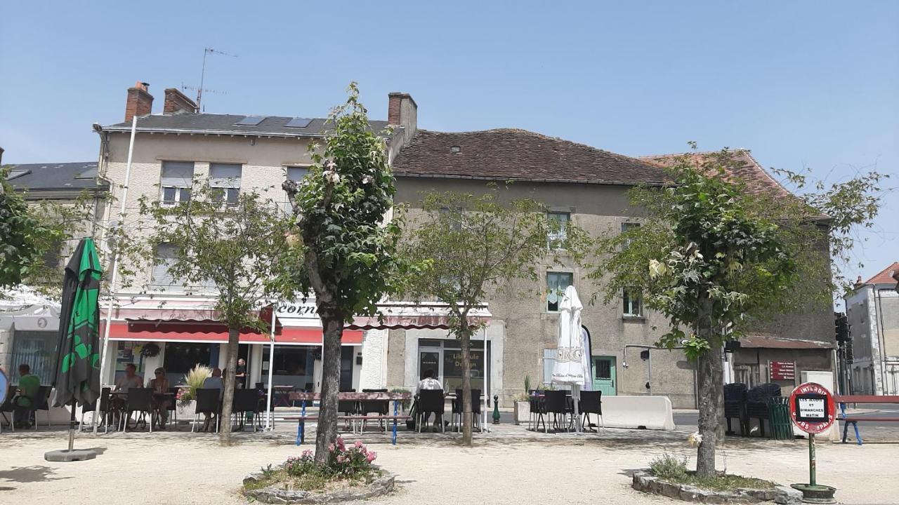 Maison En Ville Avec Terrasse Ensoleillee Et Wi-Fi Magnac-Laval Ngoại thất bức ảnh