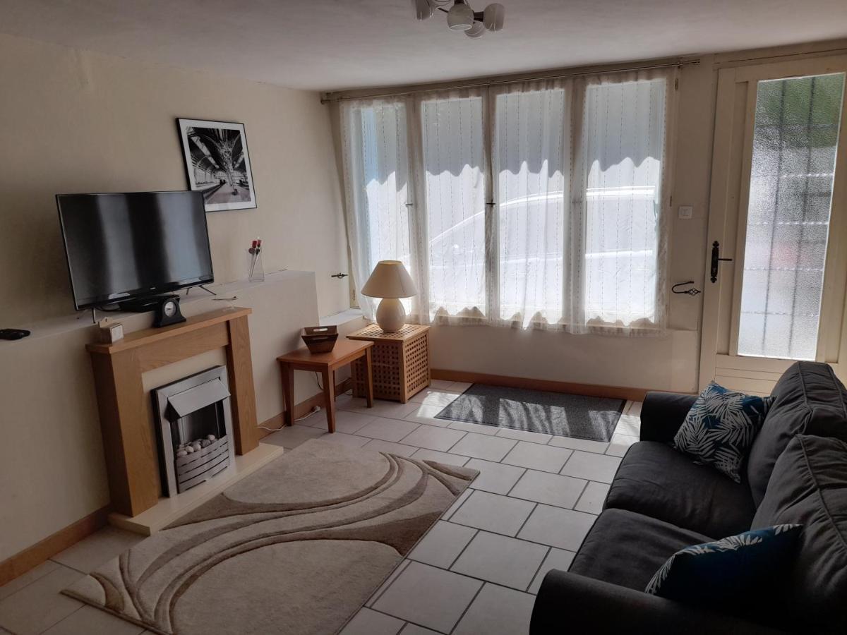 Maison En Ville Avec Terrasse Ensoleillee Et Wi-Fi Magnac-Laval Ngoại thất bức ảnh