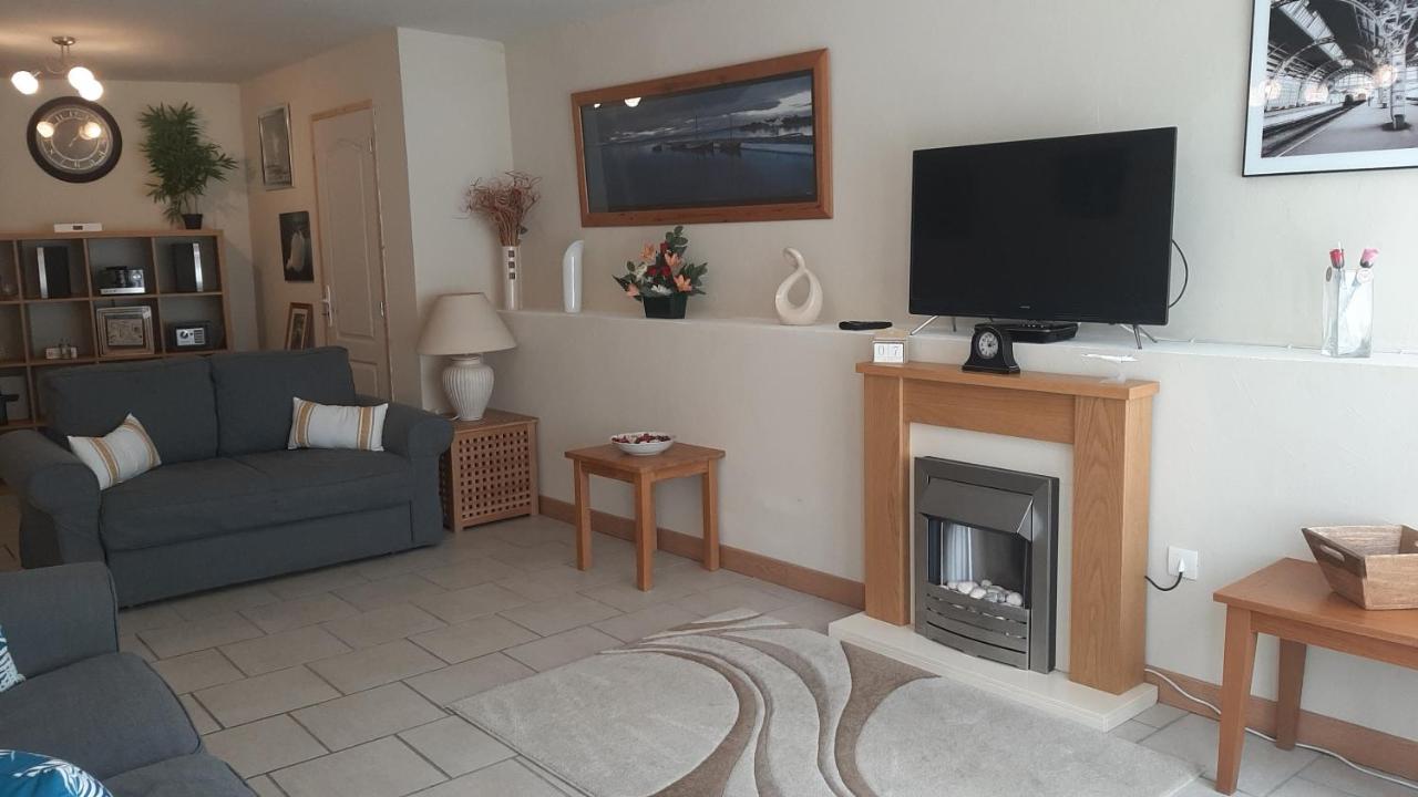 Maison En Ville Avec Terrasse Ensoleillee Et Wi-Fi Magnac-Laval Ngoại thất bức ảnh